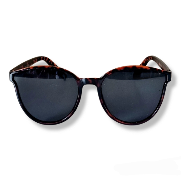 Victoria's Secret brown tortoise shell frame, large round cat eye sunglasses - Picture 4 of 5